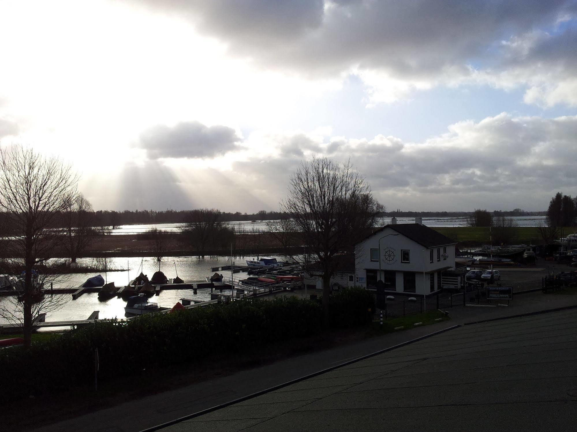 de Brabantse Biesbosch Hotel Werkendam Buitenkant foto