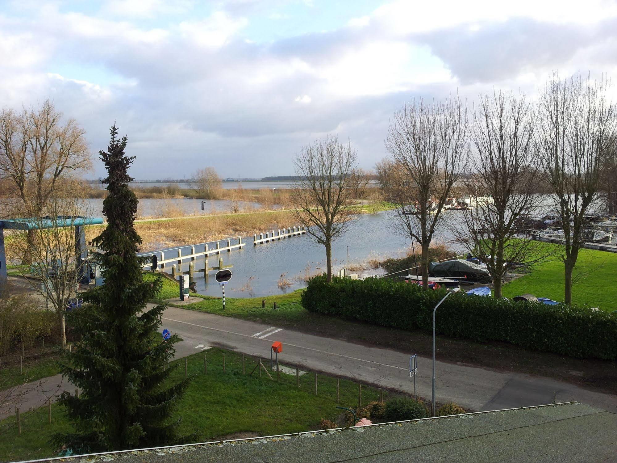 de Brabantse Biesbosch Hotel Werkendam Buitenkant foto