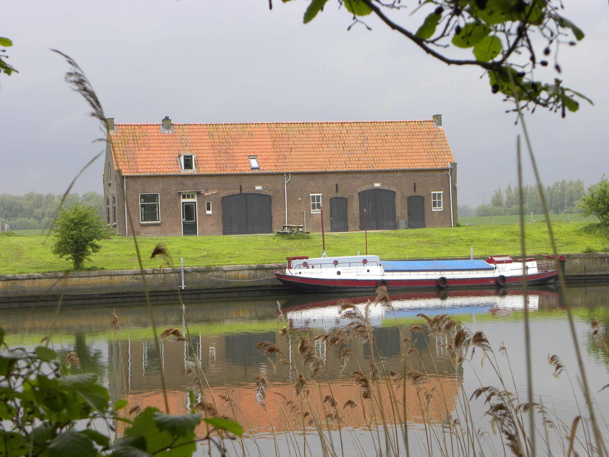 de Brabantse Biesbosch Hotel Werkendam Buitenkant foto