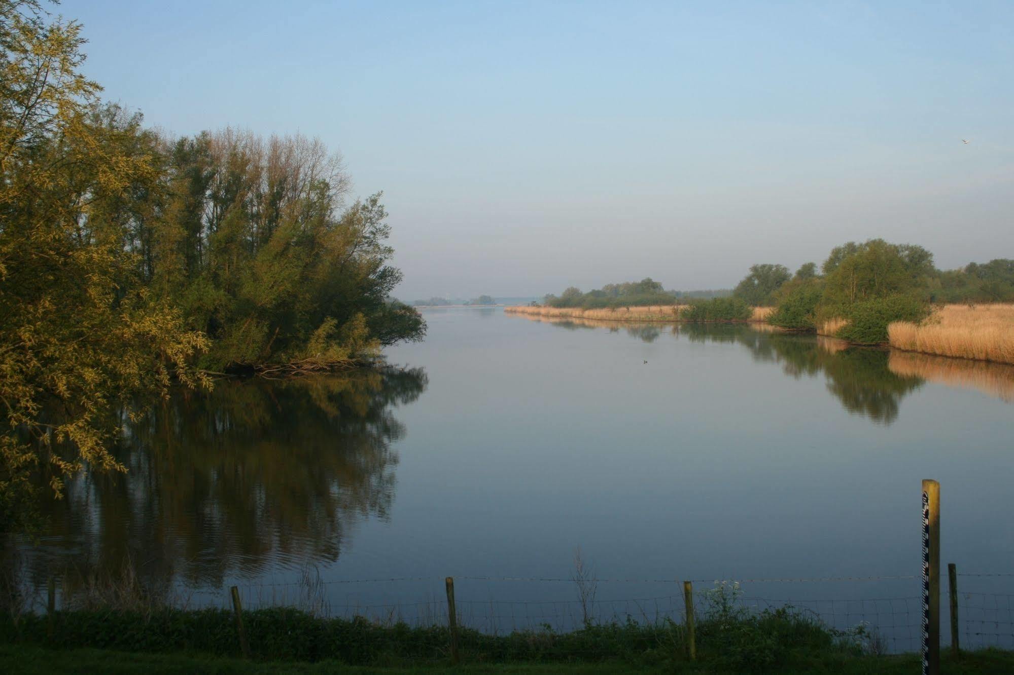 de Brabantse Biesbosch Hotel Werkendam Buitenkant foto